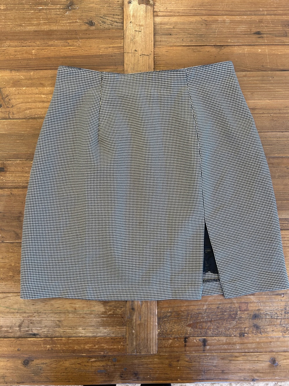 VTG Black and White Houndstooth Mini Skirt with Front Slit